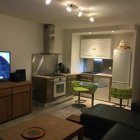 With One Bedroom In Le Lavandou, With Wonderful Mountain Vie Appartamento *